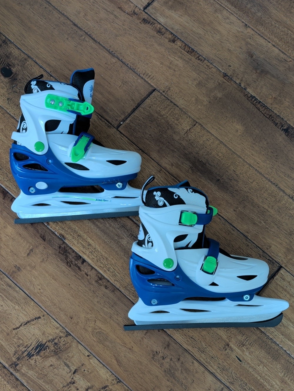Xino Sports Kids Adjustable Ice Skates Size 1–4
